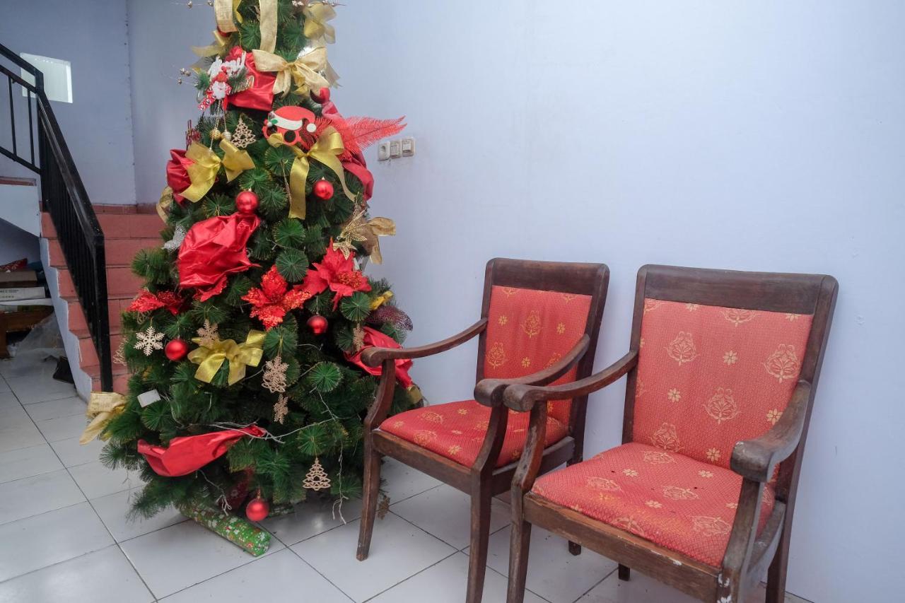 Hotel Reddoorz At Lapangan Bandara Sam Ratulangi Manado Extérieur photo